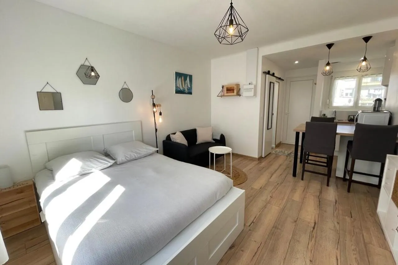 Lumineux Appartement - Centre-Ville Lorient 0*,  France